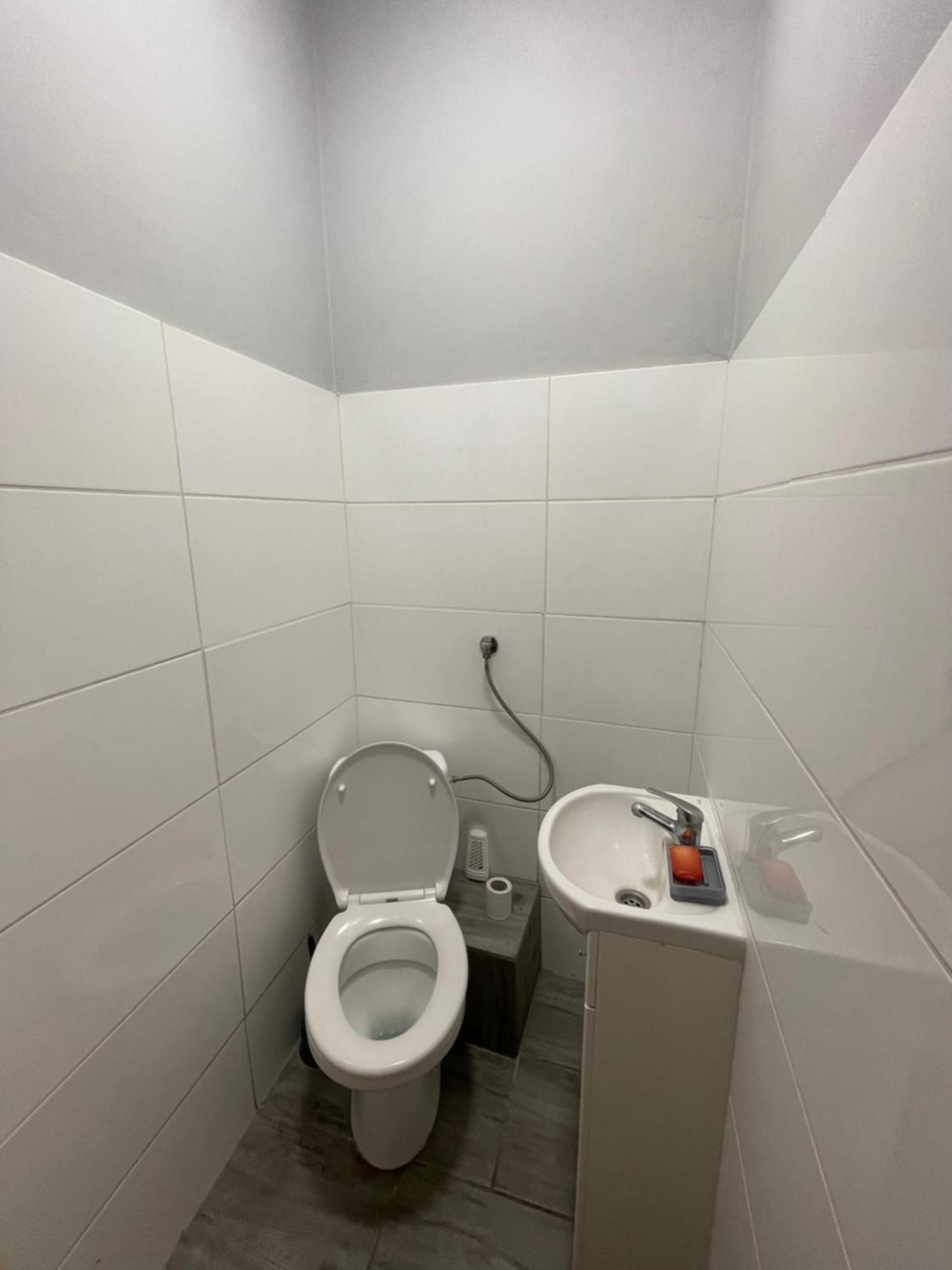 Dom U Dorogi Hostel Ozarow Mazowiecki Bagian luar foto