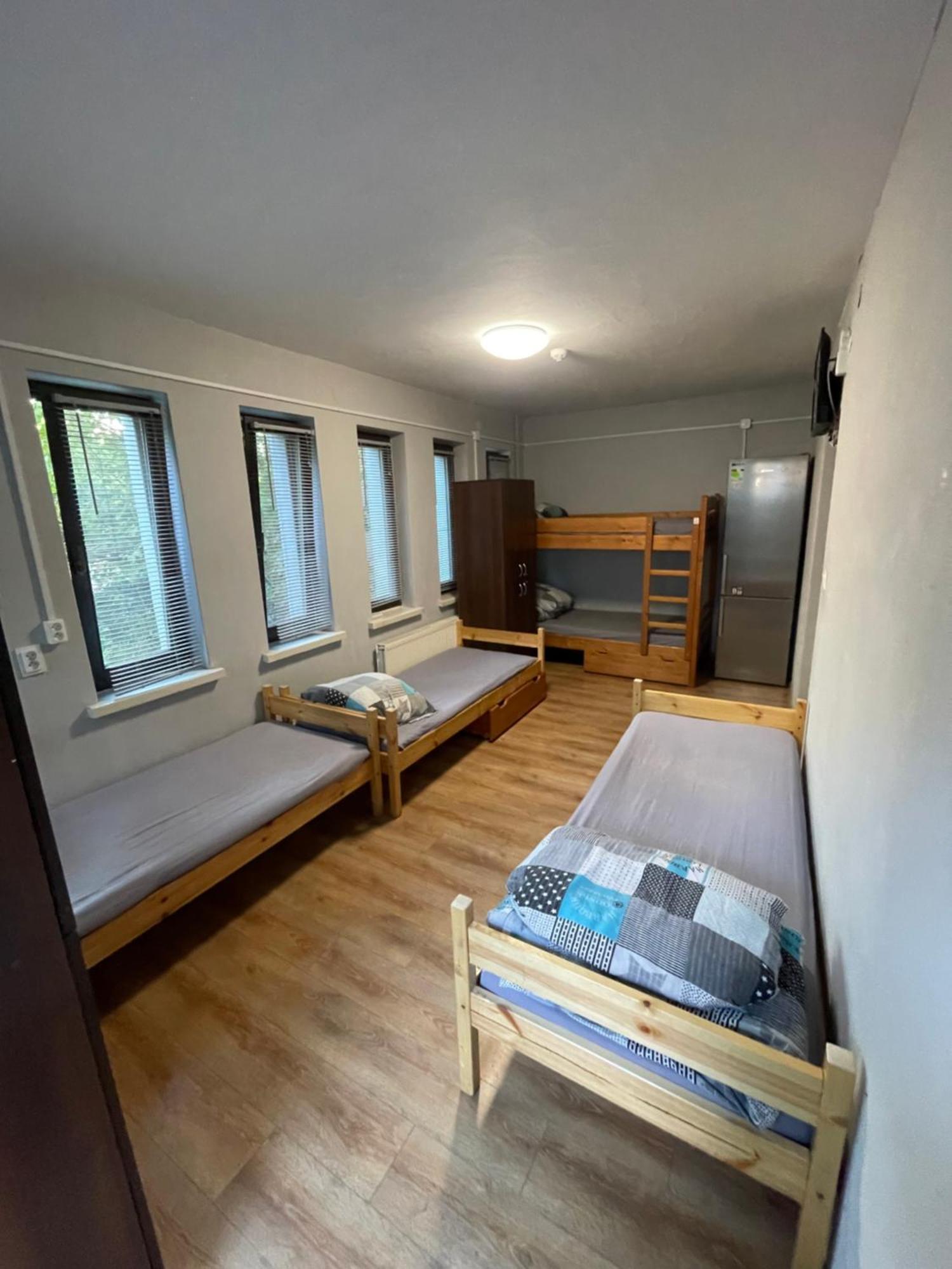 Dom U Dorogi Hostel Ozarow Mazowiecki Bagian luar foto